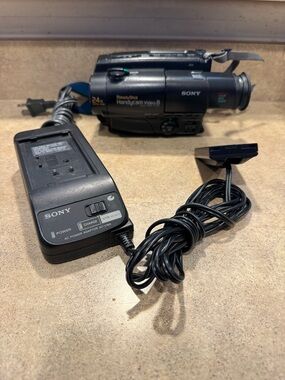 *READ DESC* Sony SteadyShot Handycam Video 8 CCD-TR94 Camcorder w/ Charger & VTR